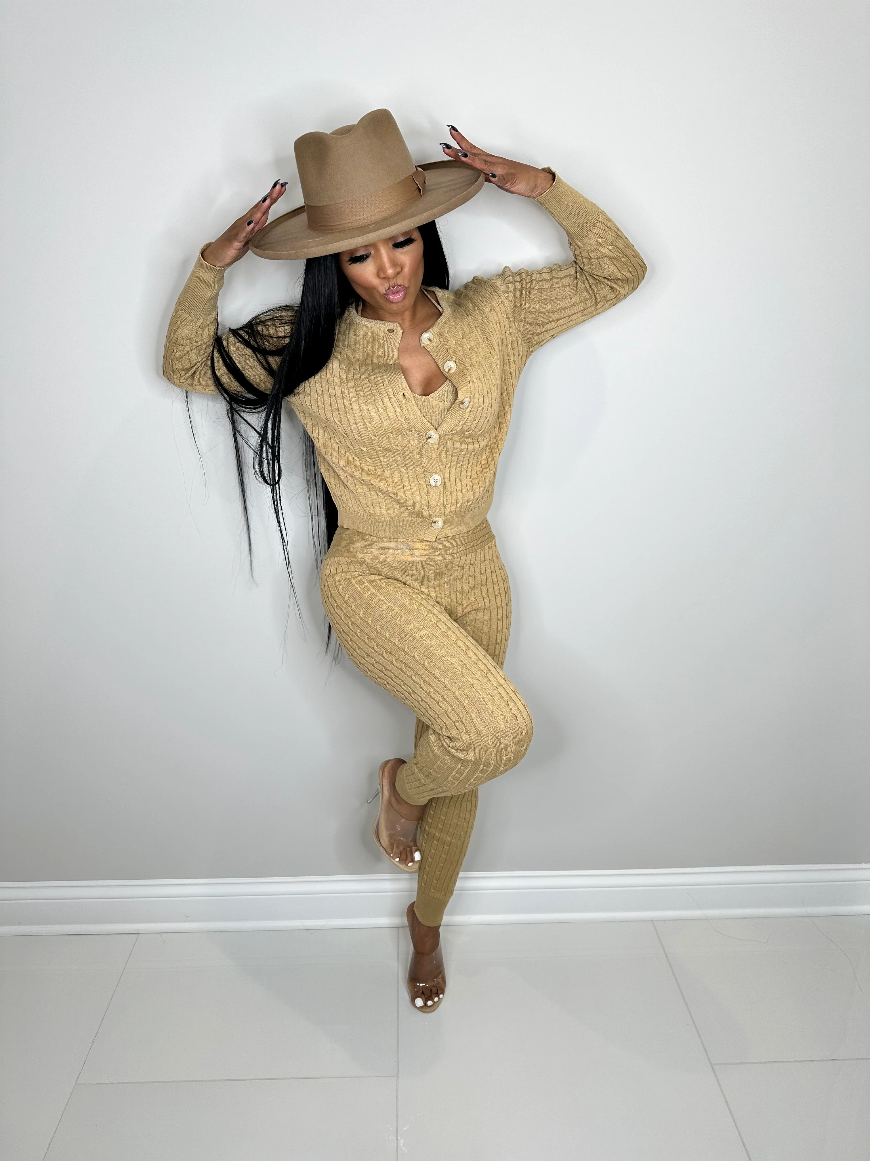 On One Set - Image 5